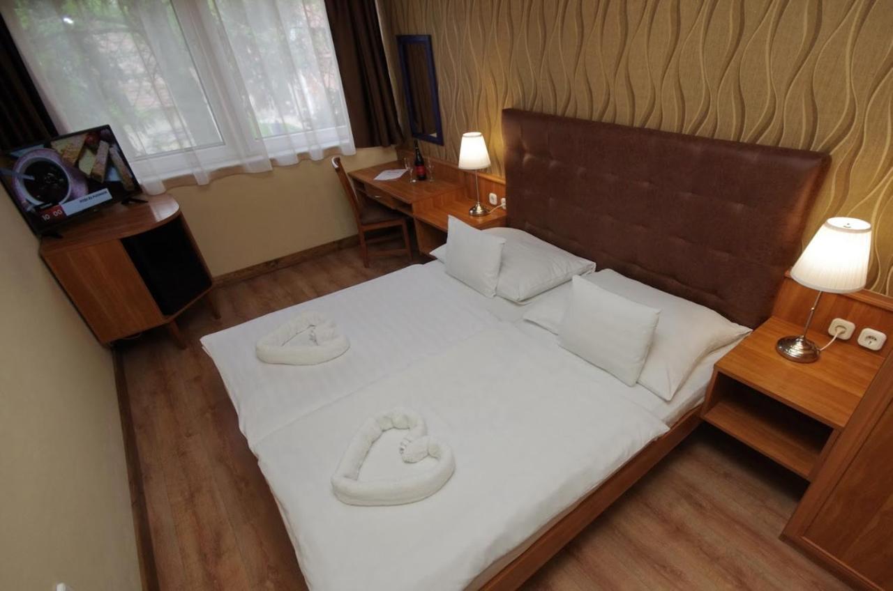 Aqua Hotel Дьюла Экстерьер фото